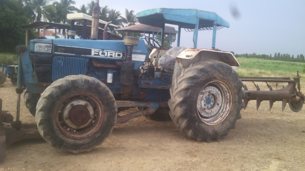 ขายรถไถFORDรุ่น6640คานหน้าคาลาโล่มีใบอินวอยขายตามสภาพ