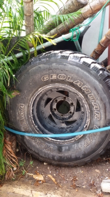 ล้อแม็กพร้อมยา Mud 33x12.5R15 ล้อแม็กพร้อมยา Mud 33x12.5R15