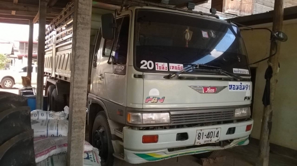 ขาย HINO FM3H ดั้มสามมิตร คัสซีสวยตลอดเส้น เครื่องเดิม HO7D 195 แรงม้า เกียร์เดิม สโลว์เดิม ยางเต็ม ทะเบียนพร้อมโอน จัดแนนซ์ให้ด้วยครับ