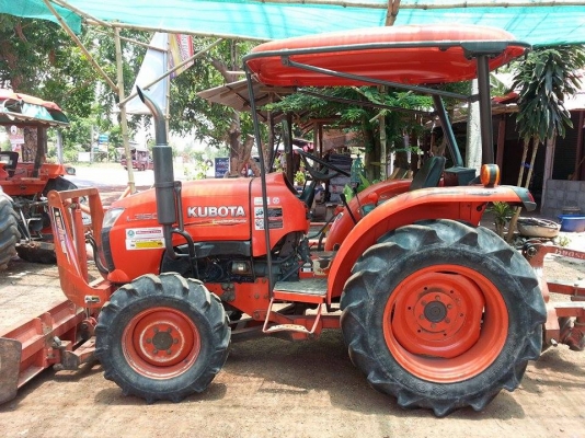 รถแทรกเตอร์มือสอง เพชรรุ่งเรือง รถสวยสภาพดี ราคาถูก  ต้นทุนต่ำ มีให้เลือกกันหลายรุ่นครับ