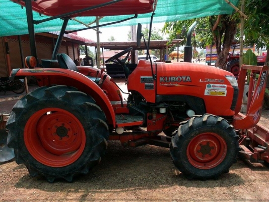 รถแทรกเตอร์มือสอง เพชรรุ่งเรือง รถสวยสภาพดี ราคาถูก  ต้นทุนต่ำ มีให้เลือกกันหลายรุ่นครับ