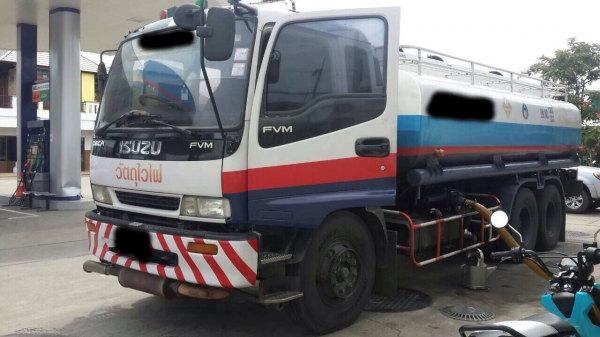 ขายรถ10ล้อนำ้มัน ISUZU FVM33MT เครื่อง 195แรงม้า สนใจโทร 081-970-1072