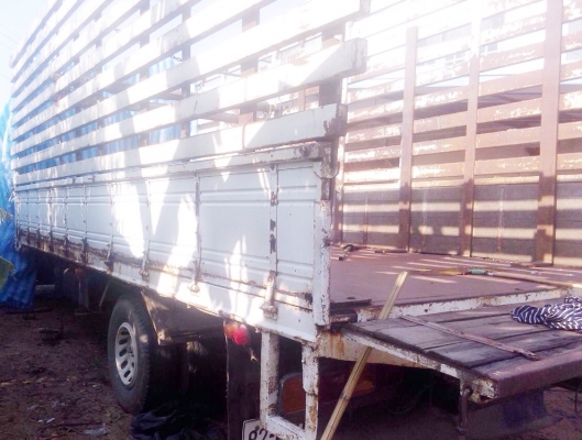 ISUZU DECA 210 HP 6HH1 รถบรรทุกหกล้อ กระบะเหล็กคอกสูงความยาว 6.20 เมตรสภาพดีพร้อมบรรทุกหนักได้เลยครับ เครื่องยนต์แรงดีไม่มีเยิ้ม ภายในเก๋งคอนโซลสวยครบพร้อม แอร์ พวงมาลัยเพาเวอร์ ระบบเบรคทริ๊ปฟี้ครบครัน ช่วงล่างเดิมๆคัชซีสวยมากครับไม่มีแตกบวม ยาง 8.25 ขอบ
