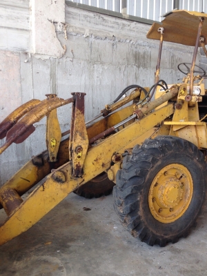 ขายรถตักล้อยาง 910