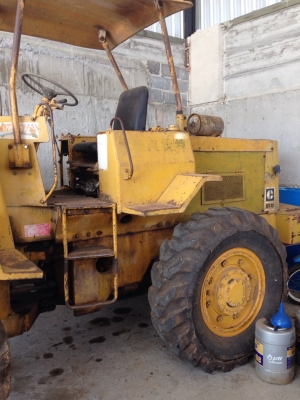 ขายรถตักล้อยาง 910