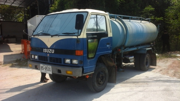 ขายด่วนรถ6ล้อรถบรรทุกนํ้าเครือง110แรงบรรจุ6000ลิตรเอกสารมี