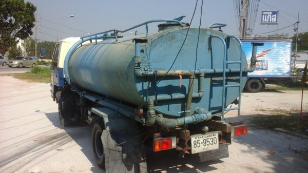ขายด่วนรถ6ล้อรถบรรทุกนํ้าเครือง110แรงบรรจุ6000ลิตรเอกสารมี