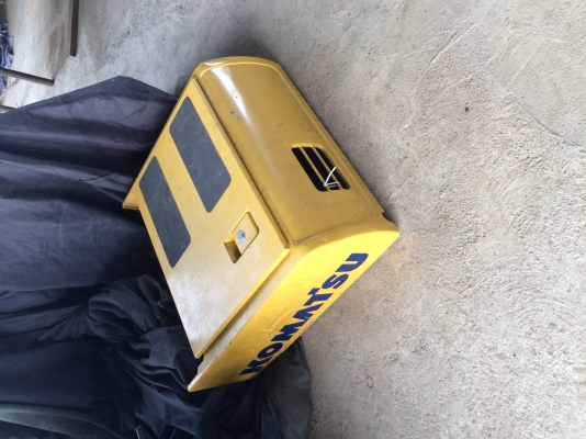 ขายกล่องใส่แบตเตอร์รี่ KOMATSU PC200 รุ่น 7 ราคา15000 บาท