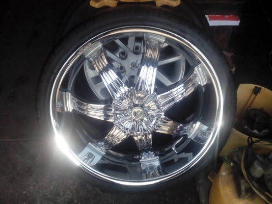 ขายครับ ขอบ 24 นิ้ว ยางยังเหลือๆ 6 รู