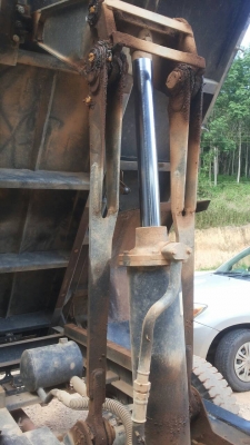 รถอีซุซุ 6 ล้อดั้ม NPR 150 แรงม้า ปี 51.   ( รถวิ่ง 8x,xxx กว่า กม. )     สนใจติดต่อ  081 - 6079515