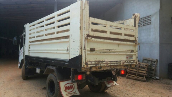 รถอีซุซุ 6 ล้อดั้ม NPR 150 แรงม้า ปี 51.   ( รถวิ่ง 8x,xxx กว่า กม. )     สนใจติดต่อ  081 - 6079515