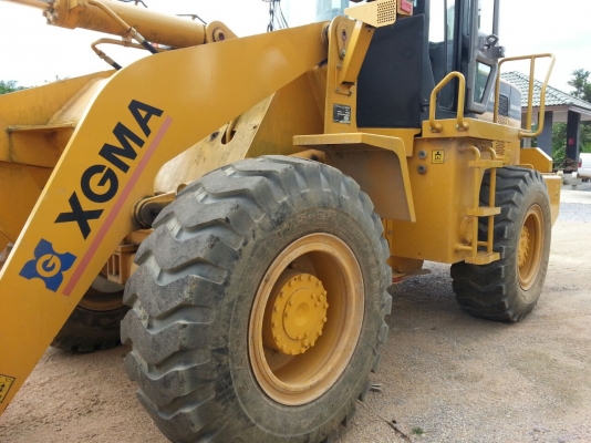 รถตัก XGMA - 935H.  ( รถทำงาน 3xx กว่า ชม. )   สนใจติดต่อ  081 - 6079515