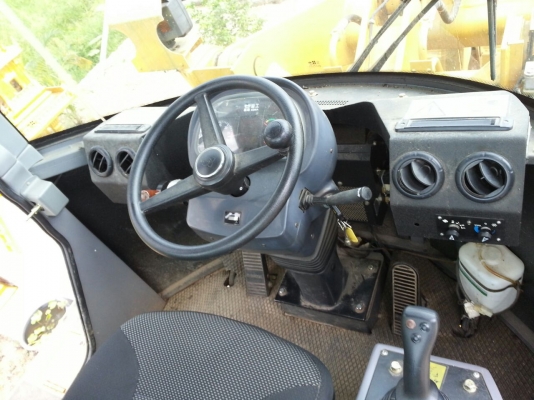 รถตัก XGMA - 935H.  ( รถทำงาน 3xx กว่า ชม. )   สนใจติดต่อ  081 - 6079515