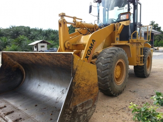 รถตัก XGMA - 935H.  ( รถทำงาน 3xx กว่า ชม. )   สนใจติดต่อ  081 - 6079515