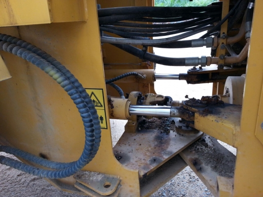 รถตัก XGMA - 935H.  ( รถทำงาน 3xx กว่า ชม. )   สนใจติดต่อ  081 - 6079515