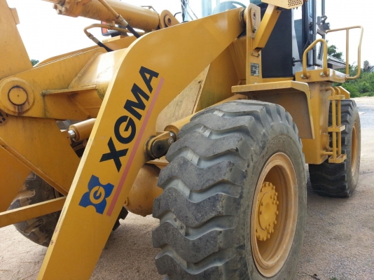 รถตัก XGMA - 935H.  ( รถทำงาน 3xx กว่า ชม. )   สนใจติดต่อ  081 - 6079515