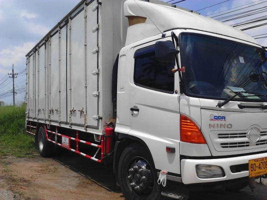 ขายด่วน เจ้าของขายเอง Hino หกล้อตู้ ประตู10บาน