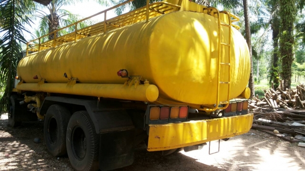 รถอีซูซุ 10 ล้อ บรรทุกน้ำ 175 แรงม้า.  ( ขายไม่มีเล่มทะเบียน. )    สนใจติดต่อ   081 - 6079515