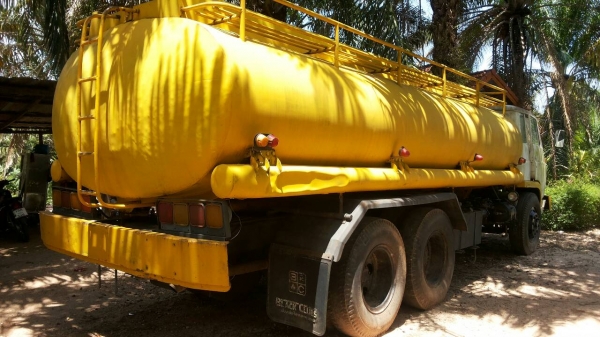 รถอีซูซุ 10 ล้อ บรรทุกน้ำ 175 แรงม้า.  ( ขายไม่มีเล่มทะเบียน. )    สนใจติดต่อ   081 - 6079515