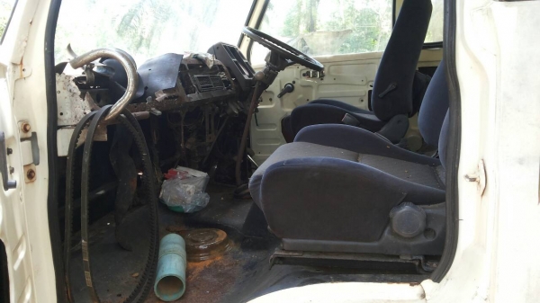 รถอีซูซุ 10 ล้อ บรรทุกน้ำ 175 แรงม้า.  ( ขายไม่มีเล่มทะเบียน. )    สนใจติดต่อ   081 - 6079515