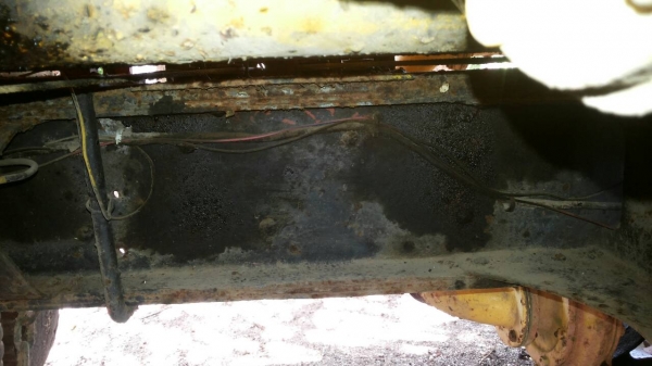 รถอีซูซุ 10 ล้อ บรรทุกน้ำ 175 แรงม้า.  ( ขายไม่มีเล่มทะเบียน. )    สนใจติดต่อ   081 - 6079515