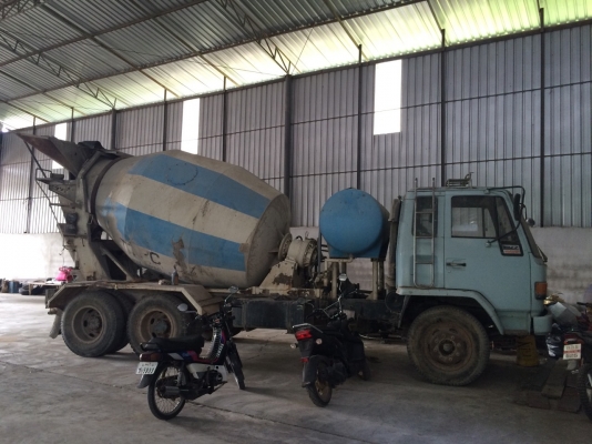 ขายรถโม่ปูนอีซุซุ สโลว์ 10 ล้อ 2 เพลา ใช้งานได้ปกติดี ใช้รถตักหินตักทรายขึ้นได้เลย ความจุ 6 คิว รถซื้อมาใช้งานหน้าเดียวเสร็จงาน ต้องการขาย