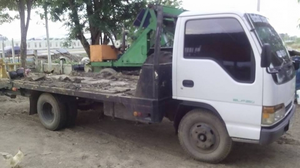 IZUZU NKR ยกหัวใหม่  เครื่อง 4 BD 110 บรรทุกท้ายลาด สภาพร้อมใช้