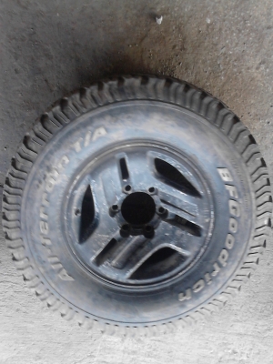 31x10.50R15 Bf Goodrich พร้อมแม็ก มี 1 ล้อ tel.081-427-3941 31x10.50R15 Bf Goodrich พร้อมแม็ก มี 1 ล้อ tel.081-427-3941