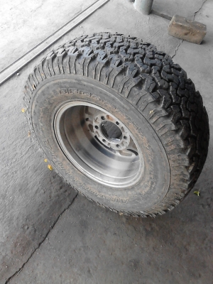 31x10.50R15 Bf Goodrich พร้อมแม็ก มี 1 ล้อ tel.081-427-3941 31x10.50R15 Bf Goodrich พร้อมแม็ก มี 1 ล้อ tel.081-427-3941