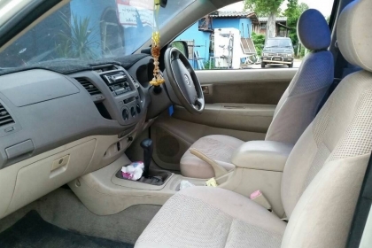 ขายด่วน TOYOTA VIGO E เครื่องเบนซิล 2700 CC. (เครื่องวางใหม่ครับ) ติดlpgแล้ว