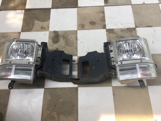 ขายไฟหน้า ISUZU ทั้งชุด โฉมหน้าตึก รุ่นใหม่ (ไฟใหญ่+สปอร์ตไลท์) รถห้างจากศูนย์ ขายไฟหน้า ISUZU ทั้งชุด โฉมหน้าตึก รุ่นใหม่ (ไฟใหญ่+สปอร์ตไลท์) รถห้างจากศูนย์