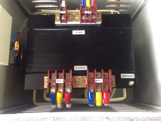 ขายหม้อแปลงไฟฟ้า เข้า 380V ออก 220V รับแรงดัน 10 Kva / 15 Kva สภาพสวย พร้อมใช้งาน มีหลายชุดครับ ขายหม้อแปลงไฟฟ้า เข้า 380V ออก 220V รับแรงดัน 10 Kva / 15 Kva สภาพสวย พร้อมใช้งาน มีหลายชุดครับ