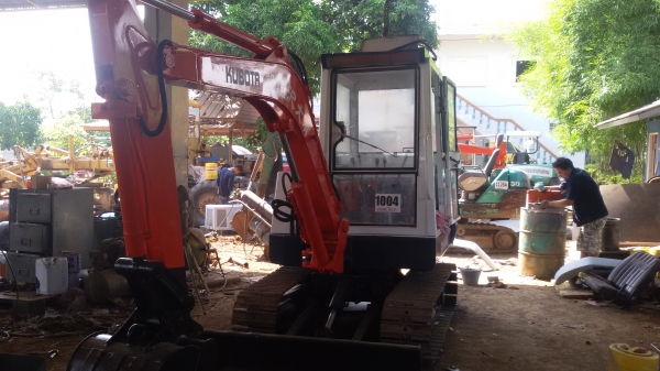 ขายรถขุดเล็ก KUBOTA KH-90 PC35 เครื่องดี ปั้มดี ระบบดี มีหัวเก๋งสภาพพร้อมใช้งาน มีใบอินวอย พร้อมจดทะเบียน ราคา 280,000 สนใจติดต่อ 083-3436937 กิตติศักดิ์ line:mjkodream