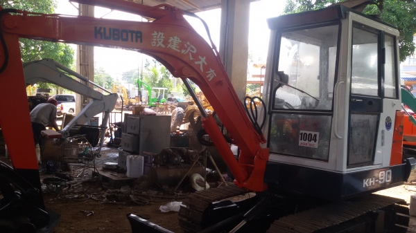 ขายรถขุดเล็ก KUBOTA KH-90 PC35 เครื่องดี ปั้มดี ระบบดี มีหัวเก๋งสภาพพร้อมใช้งาน มีใบอินวอย พร้อมจดทะเบียน ราคา 280,000 สนใจติดต่อ 083-3436937 กิตติศักดิ์ line:mjkodream