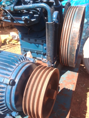 ขาย35,000บาทปั๊มลมขนาดใหญ่  มอเตอร์มิตซู  20 แรงครับ