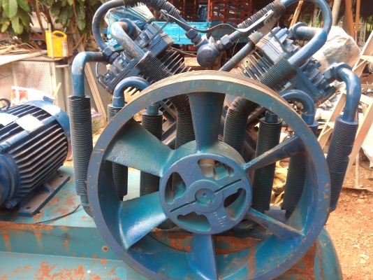 ขาย35,000บาทปั๊มลมขนาดใหญ่  มอเตอร์มิตซู  20 แรงครับ