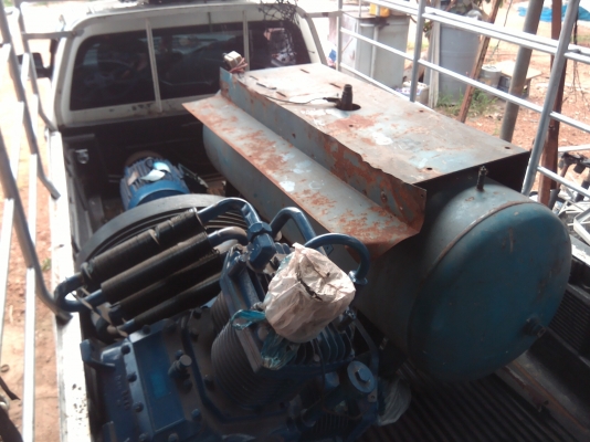 ขาย35,000บาทปั๊มลมขนาดใหญ่  มอเตอร์มิตซู  20 แรงครับ