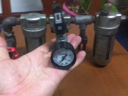 ขุดดักน้ำดักฝุ่นและตัวจ่ายฝอยน้ำมันเข้าระบบลมพร้อมตัวปรับแรงดันลม