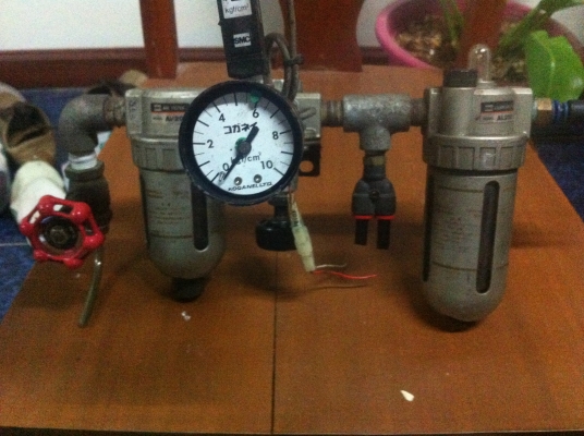 ขุดดักน้ำดักฝุ่นและตัวจ่ายฝอยน้ำมันเข้าระบบลมพร้อมตัวปรับแรงดันลม