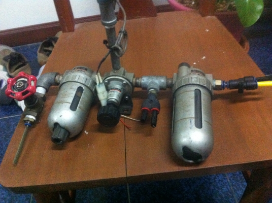 ขุดดักน้ำดักฝุ่นและตัวจ่ายฝอยน้ำมันเข้าระบบลมพร้อมตัวปรับแรงดันลม