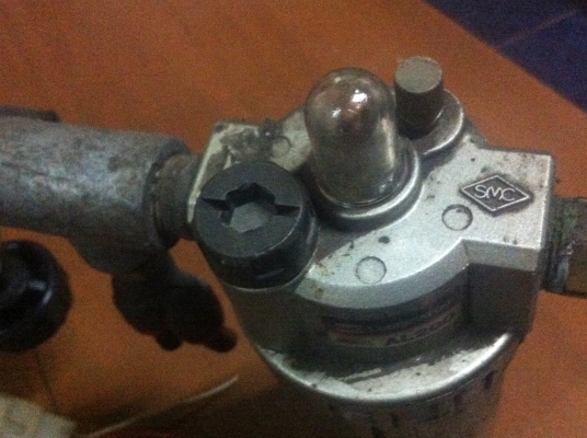 ขุดดักน้ำดักฝุ่นและตัวจ่ายฝอยน้ำมันเข้าระบบลมพร้อมตัวปรับแรงดันลม