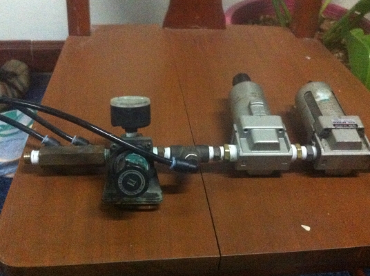 ขุดดักน้ำดักฝุ่นสองกระเปราะต่อคิดกันก่อนปล่อยลมเข้าระบบลมพร้อมตัวปรับแรงดันลม