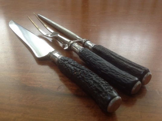 ขายชุดมีด Vintage ประกอบไปด้วยมีด ส้อม หินลับมีด ด้ามทำจากเขาสัตว์