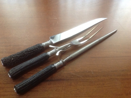 ขายชุดมีด Vintage ประกอบไปด้วยมีด ส้อม หินลับมีด ด้ามทำจากเขาสัตว์