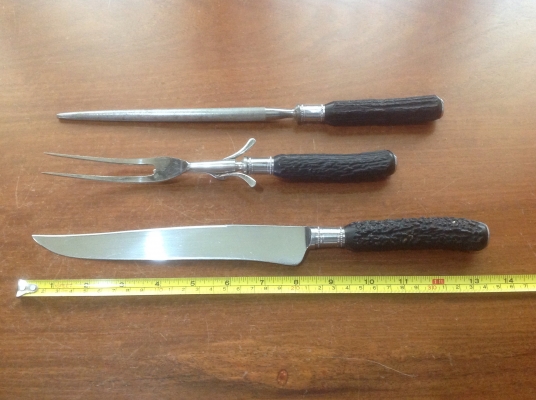 ขายชุดมีด Vintage ประกอบไปด้วยมีด ส้อม หินลับมีด ด้ามทำจากเขาสัตว์