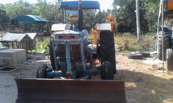 รถไถนา FORD 5500 มีผาน7+ดันหน้า ไม่มีทะเบียน รถไถนา FORD 5500 มีผาน7+ดันหน้า ไม่มีทะเบียน