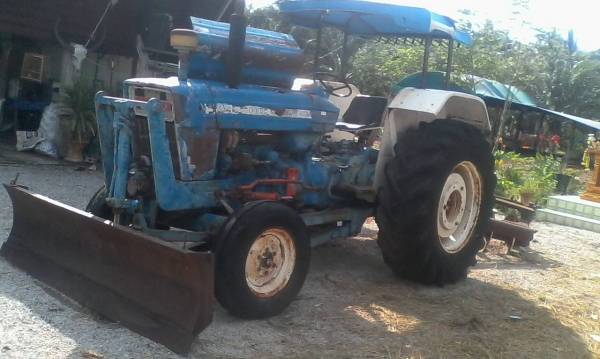 รถไถนา FORD 5500 มีผาน7+ดันหน้า ไม่มีทะเบียน