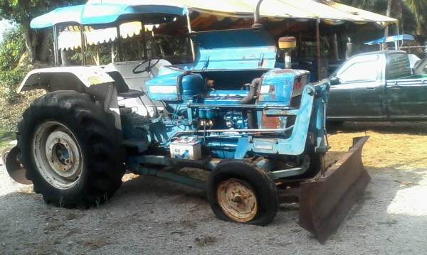 รถไถนา FORD 5500 มีผาน7+ดันหน้า ไม่มีทะเบียน รถไถนา FORD 5500 มีผาน7+ดันหน้า ไม่มีทะเบียน