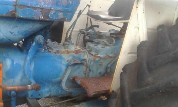 รถไถนา FORD 5500 มีผาน7+ดันหน้า ไม่มีทะเบียน รถไถนา FORD 5500 มีผาน7+ดันหน้า ไม่มีทะเบียน