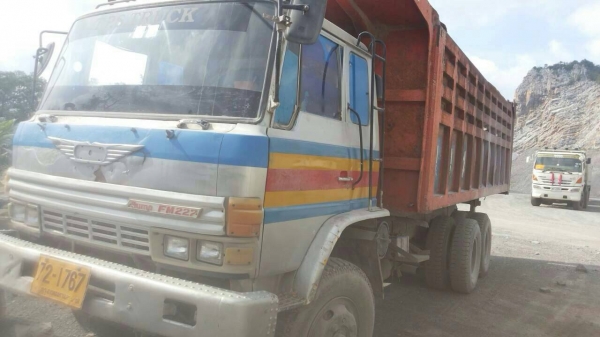 รถบรรทุก HINO ซูโม่ 227 10 ล้อ2 เพลา เฉพาะหัวครัชซี ราคา 480,000 บ.